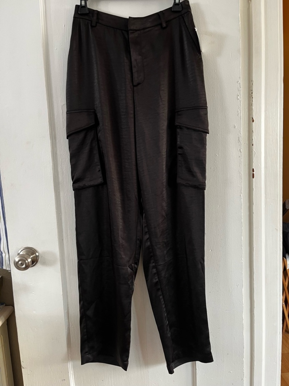 NWT Good American Washed Satin Cargo Pants Black Size 2 Revolve - Picture 5 of 17